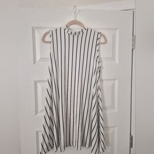 Soft Discreet Black-and-White Vertical Stripe Dress